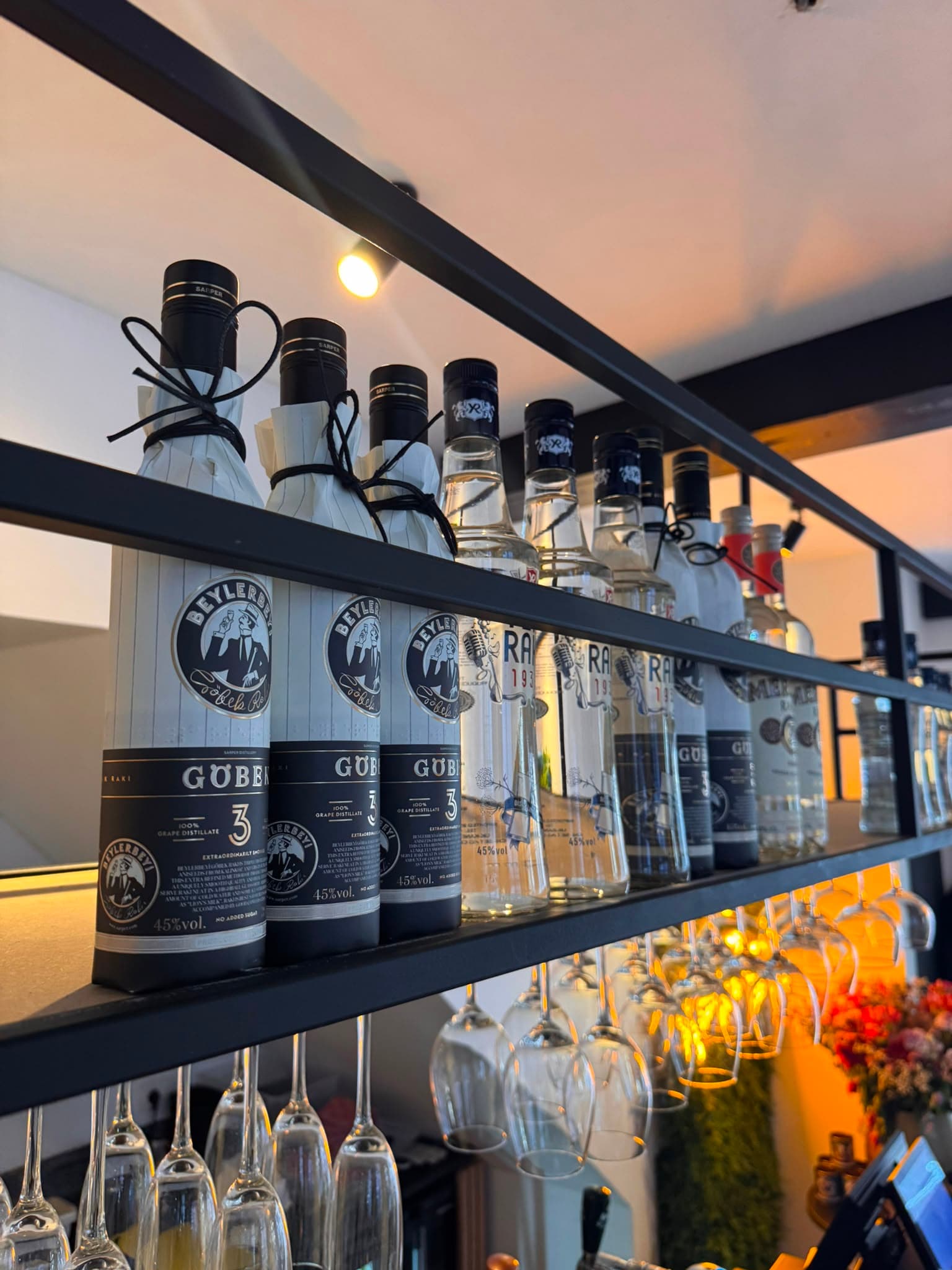 RakΔ± selection at Restaurant Urla